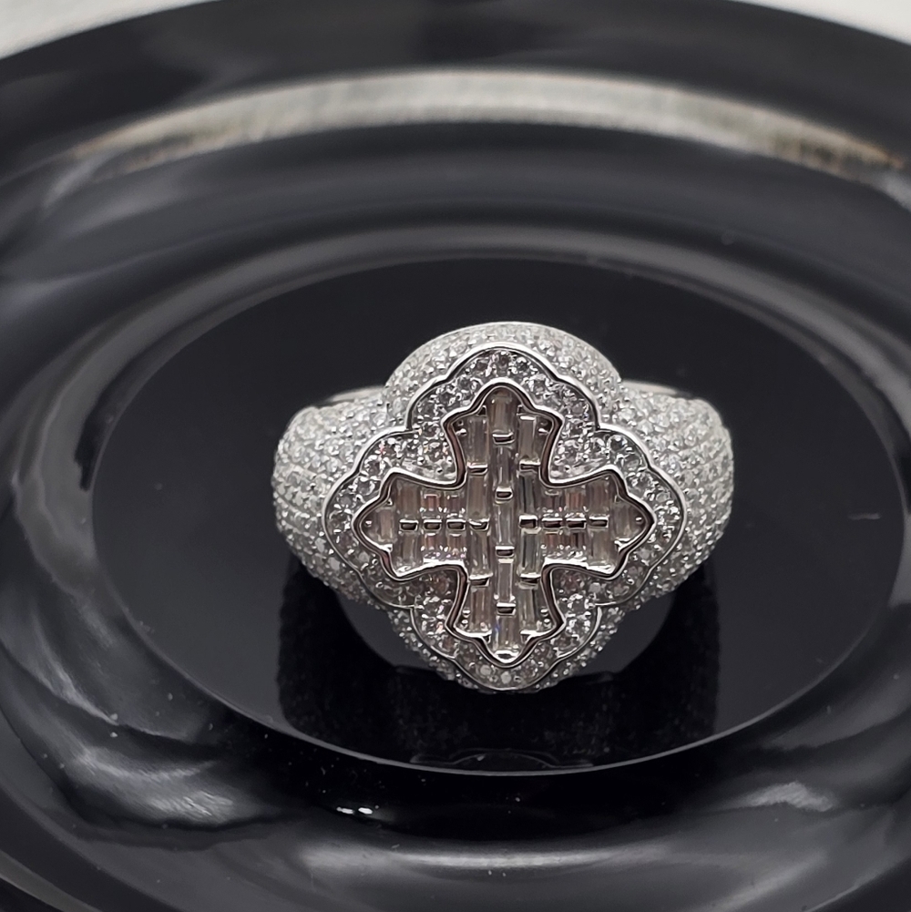 Luxury Moissanite Pavé Cross Statement Ring - Sterling Silver 925